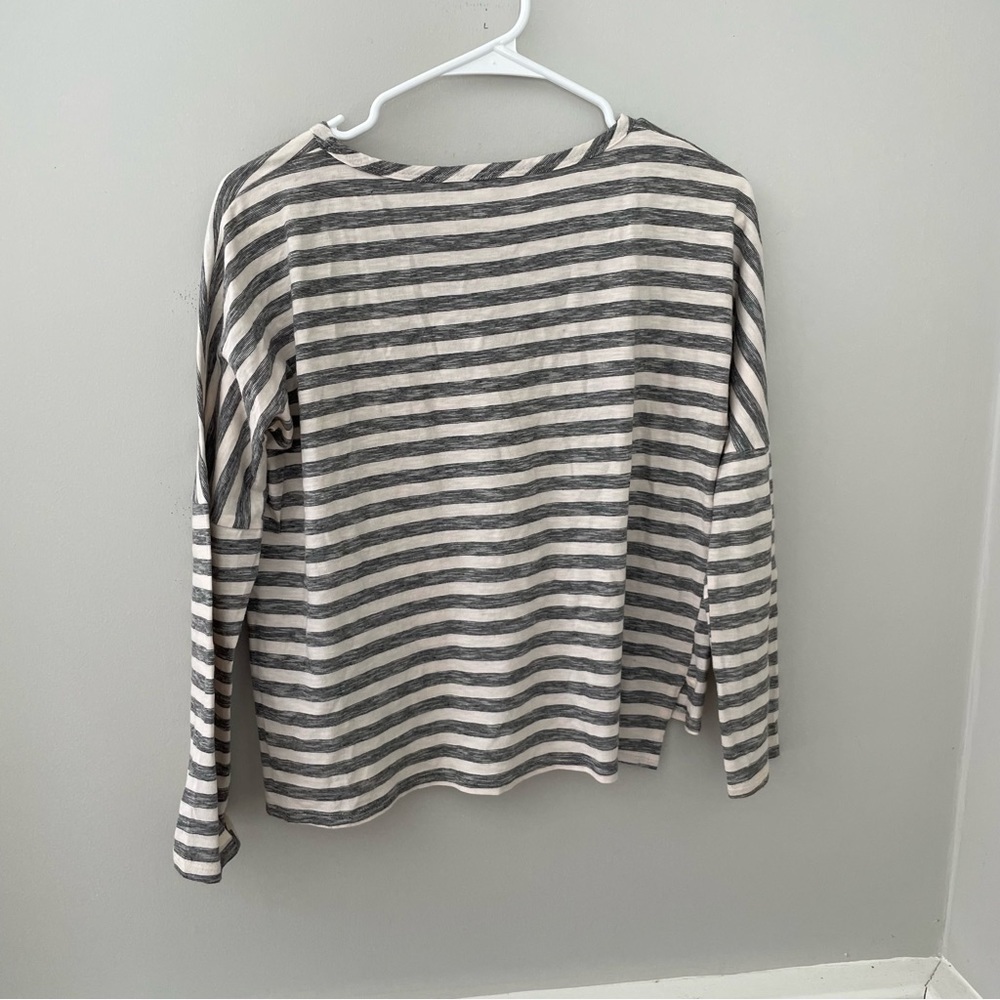 ATHLETA Women's Long Sleeve Crop Top Grey Cream Stripes Sz XS - Picture 8 of 8